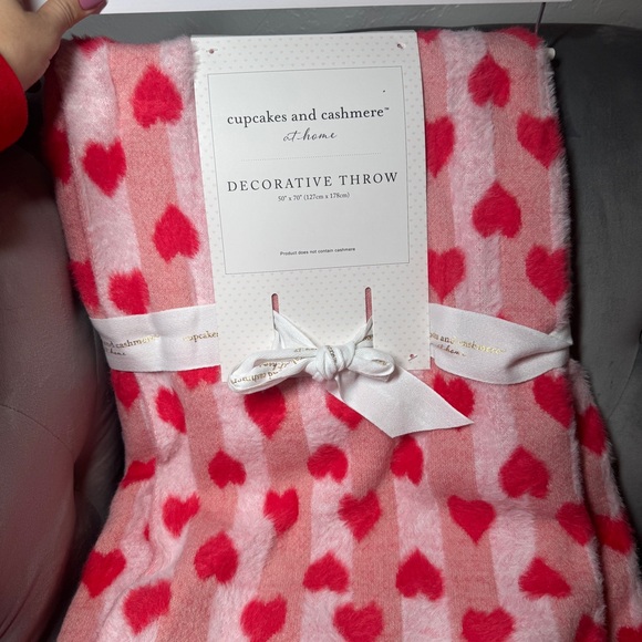 Cupcakes‎ and Cashmere Valentine’s Heart Blanket gift reversible throw blanket - Picture 1 of 6